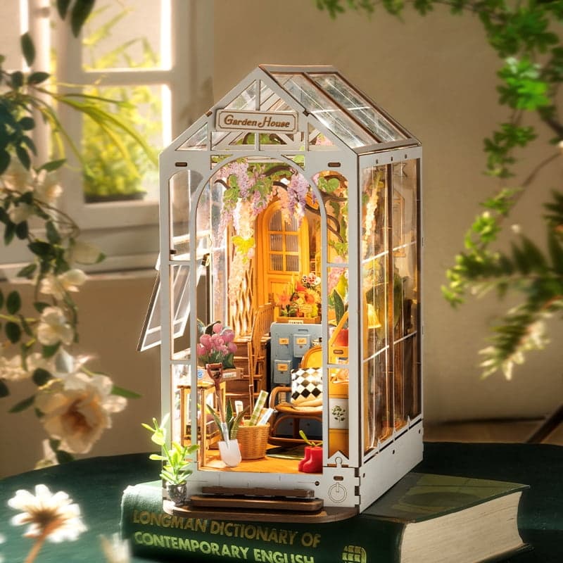 TGB06 Robotime Garden House BookNook