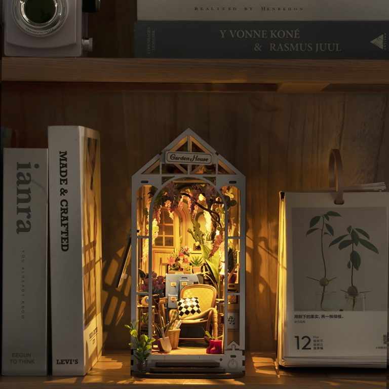 TGB06 Robotime Garden House BookNook