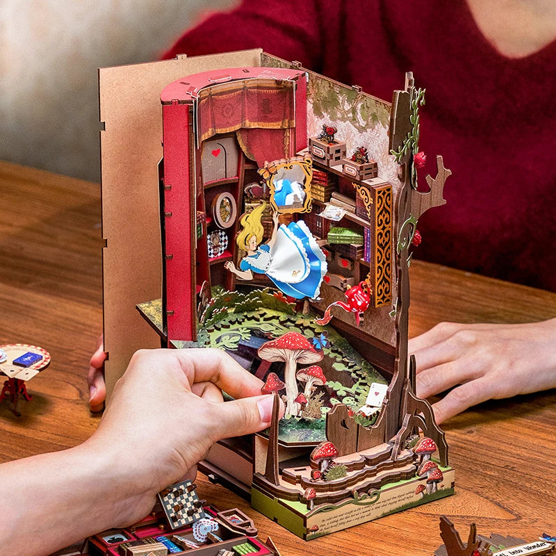 Alice Fall into Wonder DIY Booknook TGB12